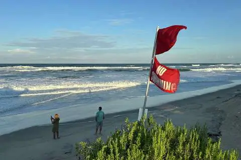 Summer Celebrations Meet Closed Beaches and Warnings on US East Coast Due to Hurricane Erin Summer Celebrations Meet Closed Beaches and Warnings on US East Coast Due to Hurricane Erin